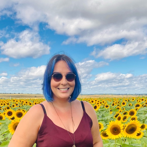 Meet your Posher, Lindsay - Picture 2 of 2